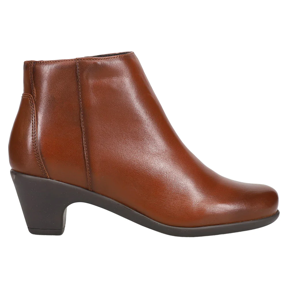 Camira Round Toe Zippered Booties
