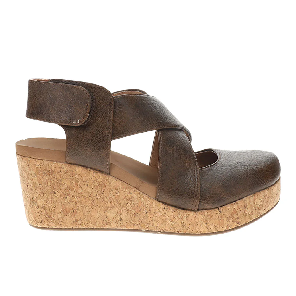 Case Closed Wedge Sandals