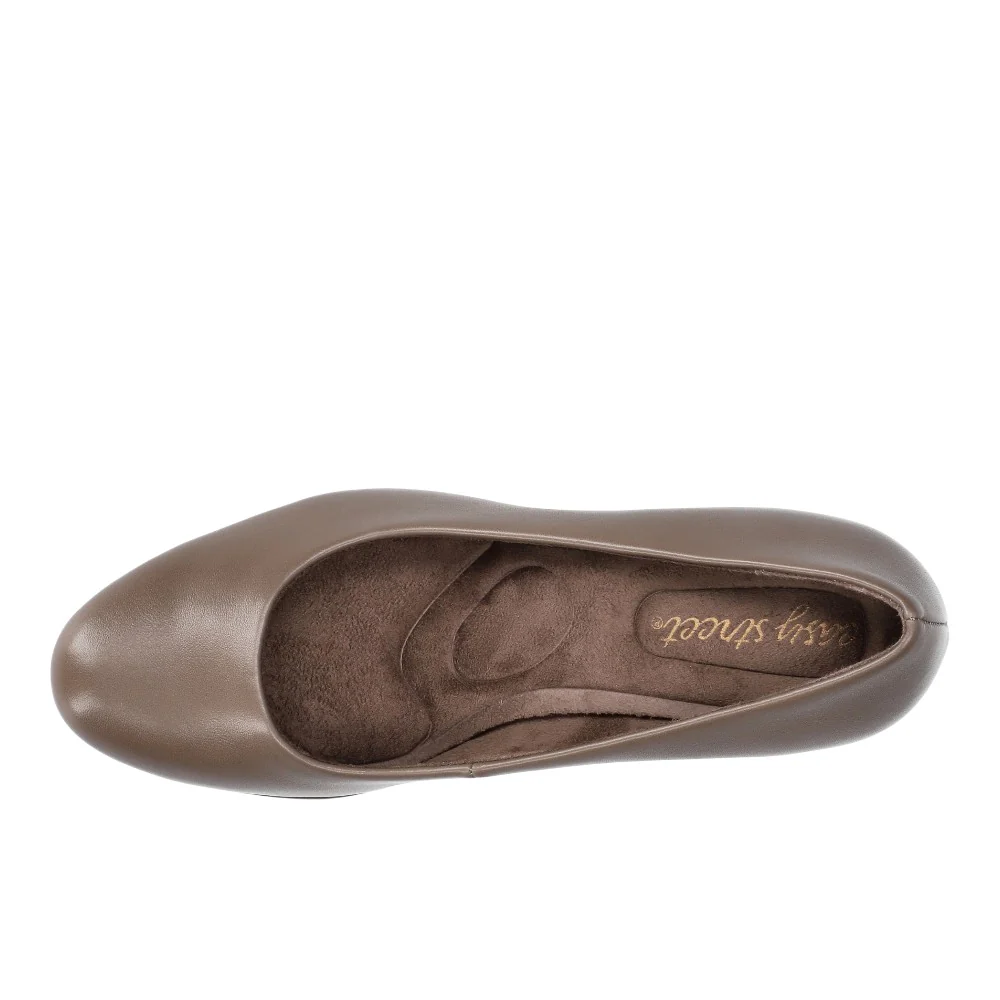 Equinox Round Toe Platform Pumps - Image 4