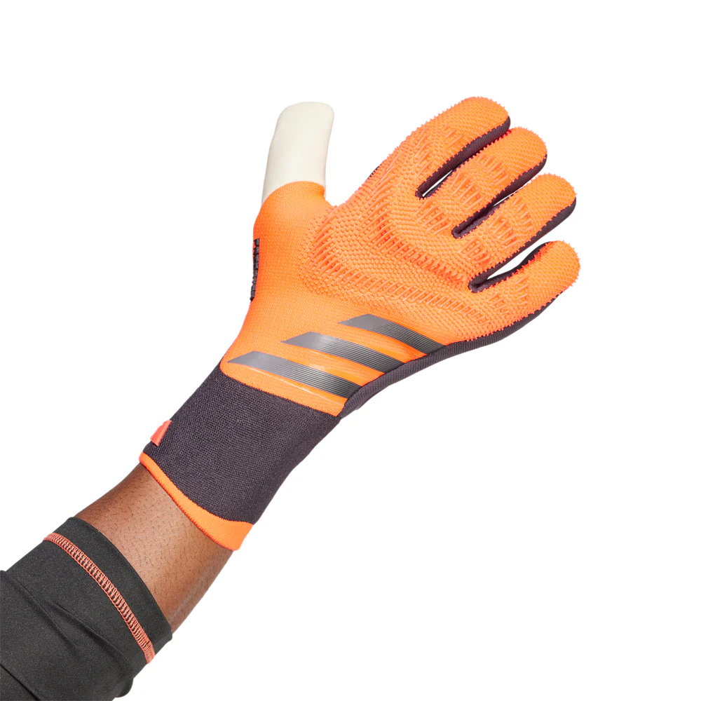 Predator Pro Goalkeeper Gloves - Image 2
