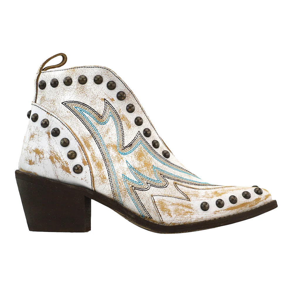 Studded Embroidered Pull On Pointed Toe Cowboy Boots