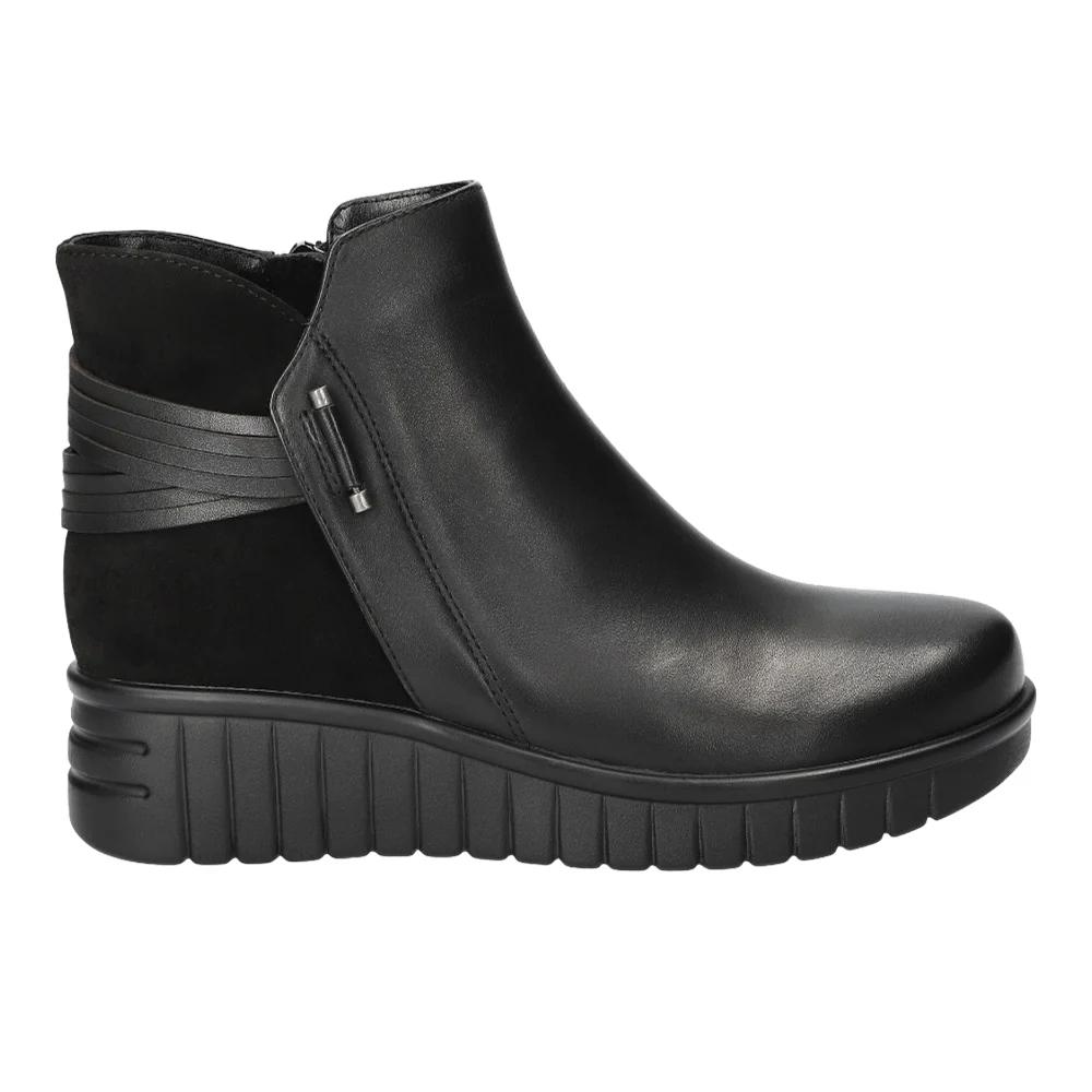 Sueann Platform Ankle Round Toe Zippered Booties