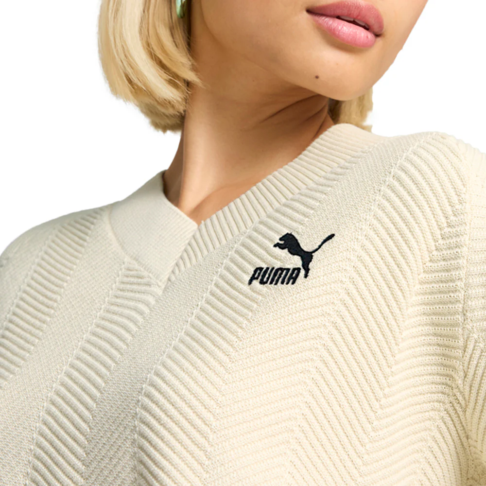 T7 Knitted Logo V-Neck Long Sleeve Sweater - Image 5