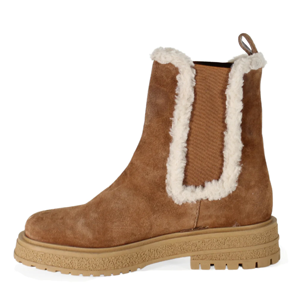Tempra Ture Round Toe Chelsea Boots - Image 3