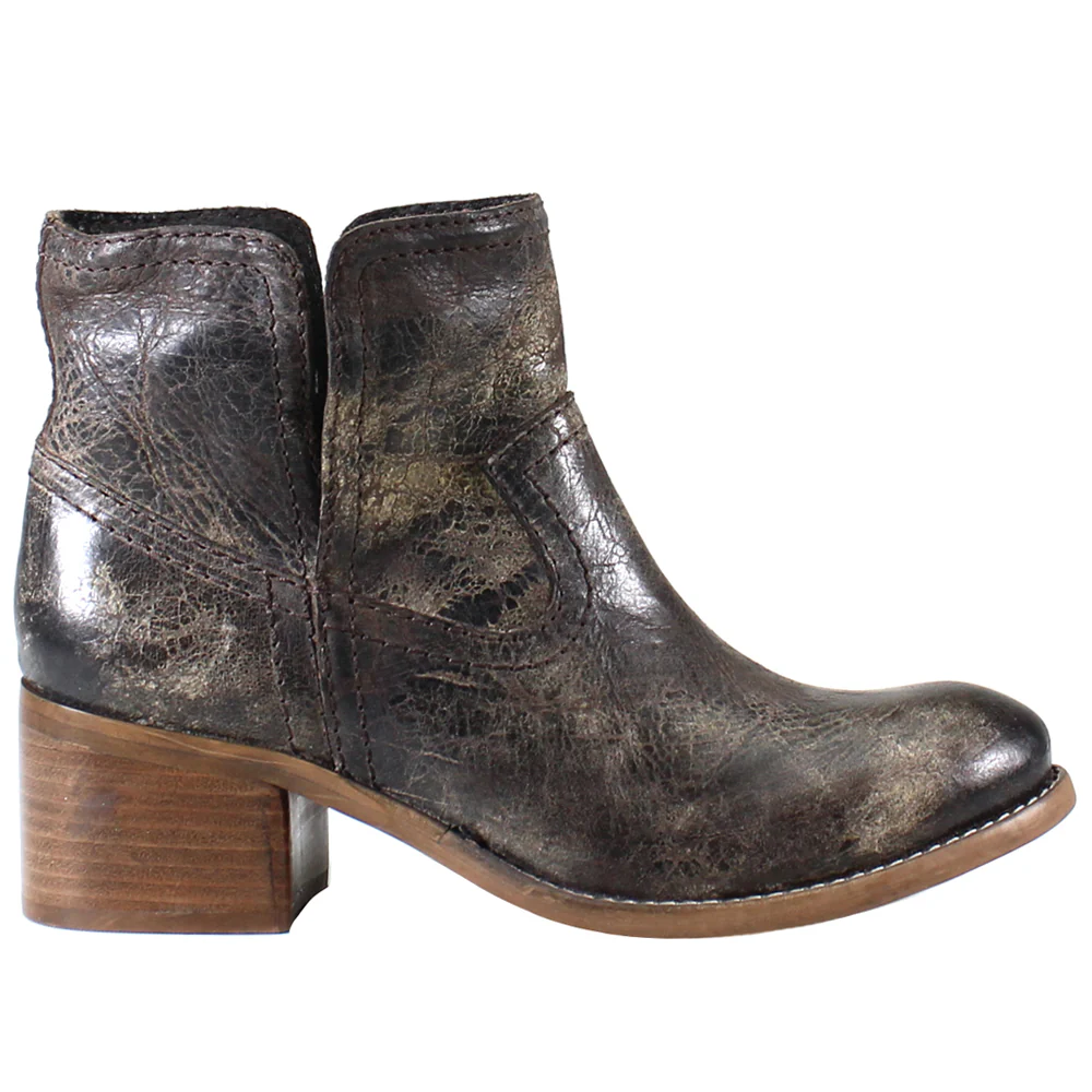 Walnut Grove Pull On Round Toe Booties